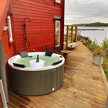 Semesterbostad Sea, Jacuzzi, Beach, Seaview, Boat *